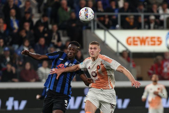 带着一对“熊猫眼”打比赛！狂热队后卫受盛赞：她太顽强了